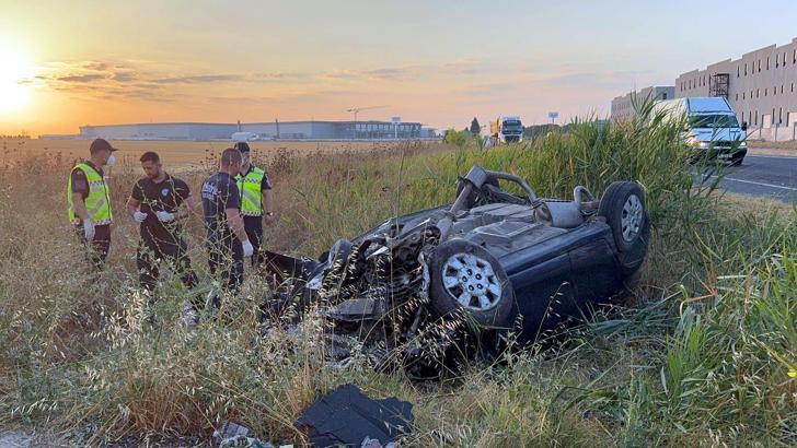 Tekirdağ’da otomobil menfeze çarparak takla attı: 2 ölü