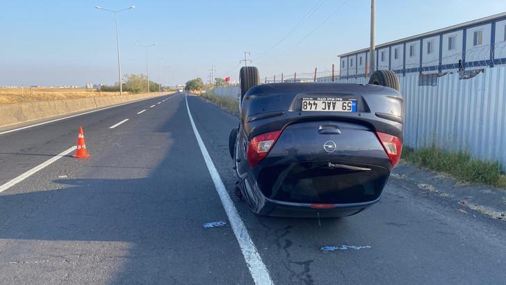 Takla atan otomobilden, emniyet kemeri sayesinde yara almadan çıktı