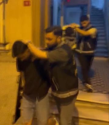 İstanbul - Bayoğlu'nda maskeli saldırganlar haraç için mobilya dükkanını kurşunladı