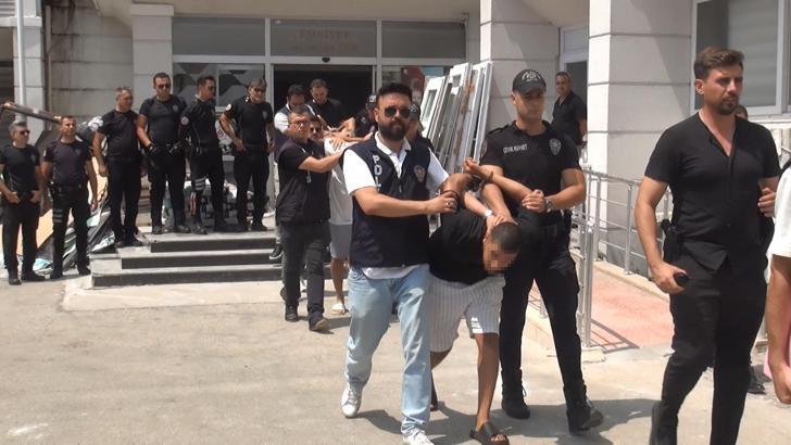 Mersin'de anne-kız cinayetine 4 gözaltı