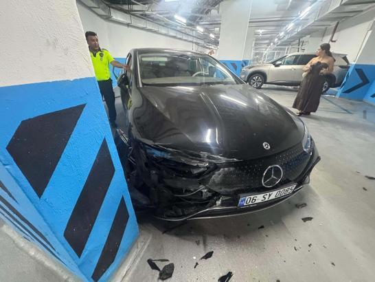Vale, müşterinin 7 milyon liralık otomobiliyle kaza yaptı