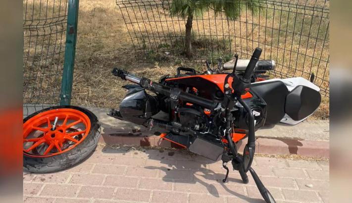 Otomobille çarpışan motosikletin sürücüsü ağır yaralandı