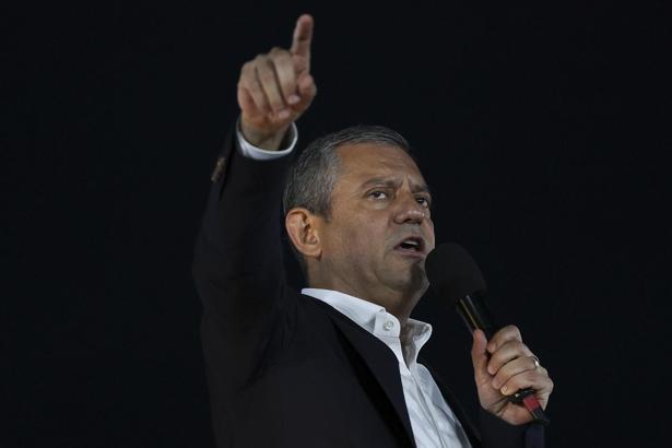 İstanbul- Özgür Özel, Şile'deki 'Millet İradesine Sahip Çıkıyor' mitinginde konuştu