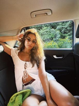 Uzak Şehir’in Nare’si Sahra Şaş tatilde