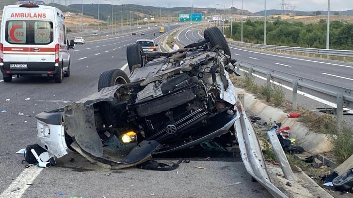 Kuzey Marmara Otoyolu'nda otomobil, yön tabelasına çarptı; 1 ölü, 4 yaralı