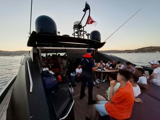 Bodrum'da motoryatta 72 kaçak göçmen yakalandı
