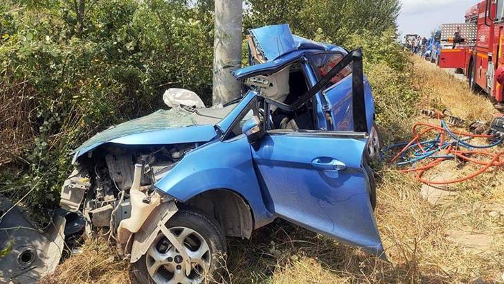 Otomobil beton direğe çarptı; 2 çocuk öldü