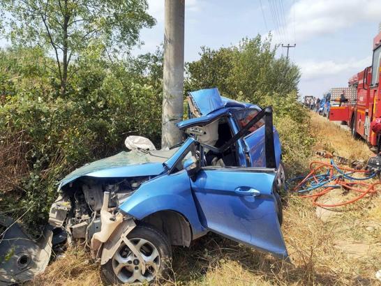 Otomobil beton direğe çarptı; 2 çocuk öldü