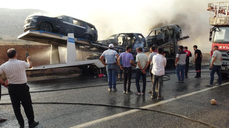 Batman’da lüks araç yüklü TIR’da yangın