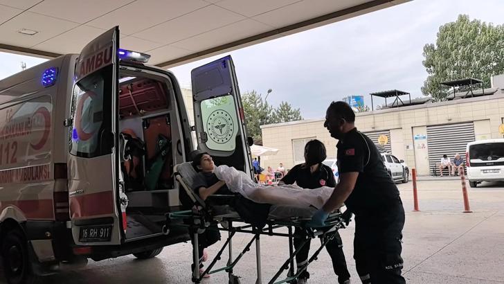 Bacaklarına kaynar su dökülen market çalışanı yaralandı