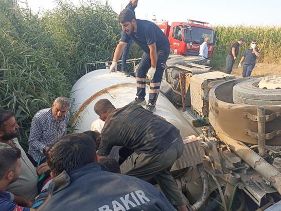 Beton mikseri sulama kanalına düştü: 2 yaralı