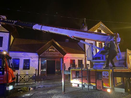 Gümüşhane’de 3 katlı otelde korkutan yangın: Yangın alarmı çalışınca bina boşaltıldı