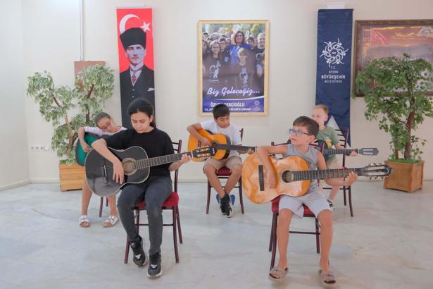 Aydın'da yaz kurslarında 'gitar' eğitimi