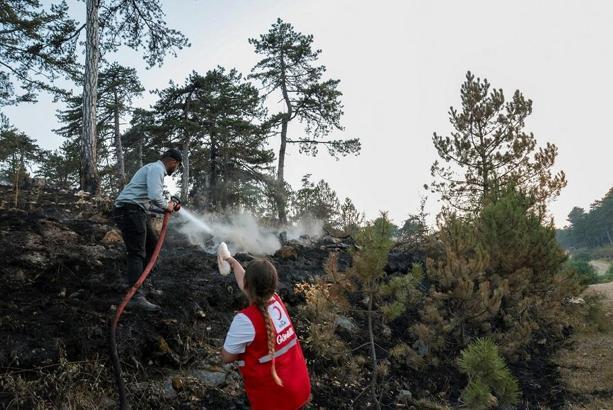 Türk Kızılay’ın orman yangınlarıyla mücadeleye desteği sürüyor