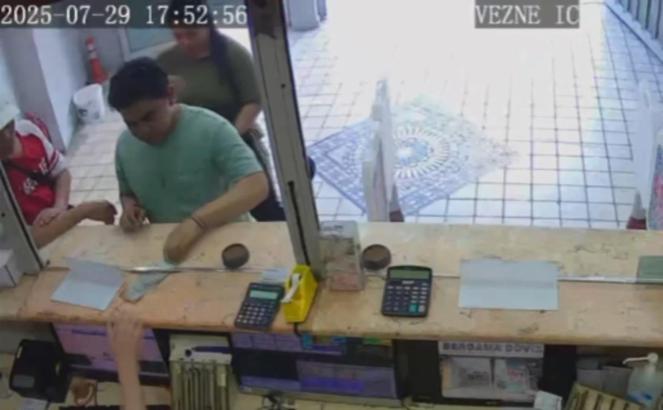 İstanbul - Esenyurt'ta ev sahibinin duşa girmesini fırsat bildi; 5 milyon lira değerindeki altın ve dövizle kaçtı