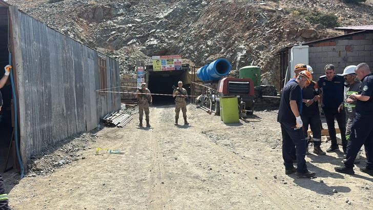 Elazığ'da madende göçük; 1 işçi mahsur kaldı/Ek fotoğraflar