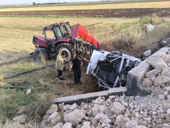 Mardin’de otomobil ile traktör çarpıştı: 2 yaralı