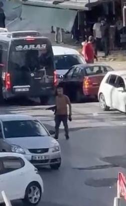 İstanbul- Başakşehir'de pompalı tüfekle sokağa çıktı, yolu kapattı