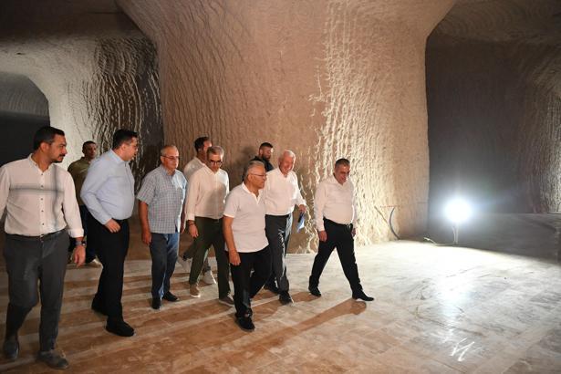 Başkan Büyükkılıç, kayadan oyma müzede incelemelerde bulundu