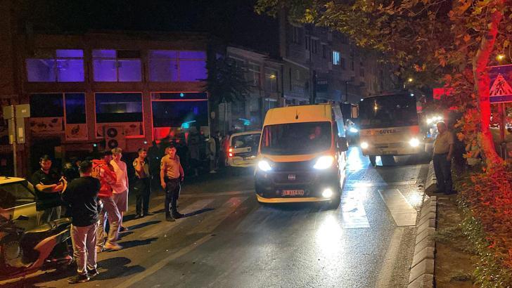 Sürücüsü kaçan otomobil, 4 araca çarptı; 2 yaralı