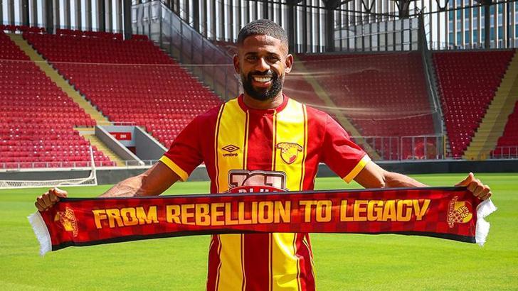 Göztepe'de Teixeria imzayı attı