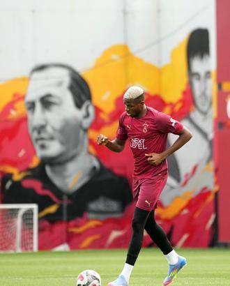 Victor Osimhen, ilk antrenmanına çıktı