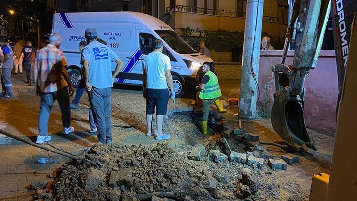 Kocaeli'de altyapı kazısında doğal gaz borusu hasar gördü; mahalleyi koku sardı