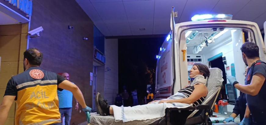 Bursa'da otomobil ile hafif ticari araç çarpıştı; 3 yaralı