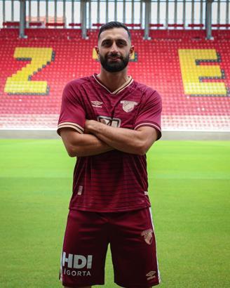 Göztepe'de Efkan imzayı attı