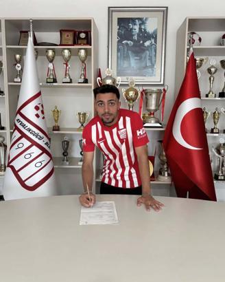 Ayvalıkgücü'ne genç sağ bek