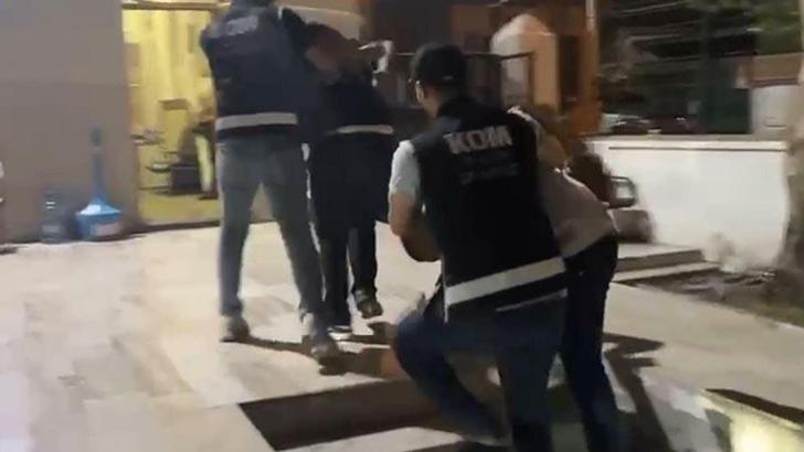 Çeşme'de 7 kişinin yaralandığı kavga masayla ilgilenilmediği için çıkmış