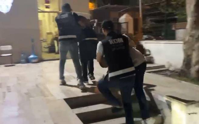 Çeşme'de 7 kişinin yaralandığı kavga masayla ilgilenilmediği için çıkmış