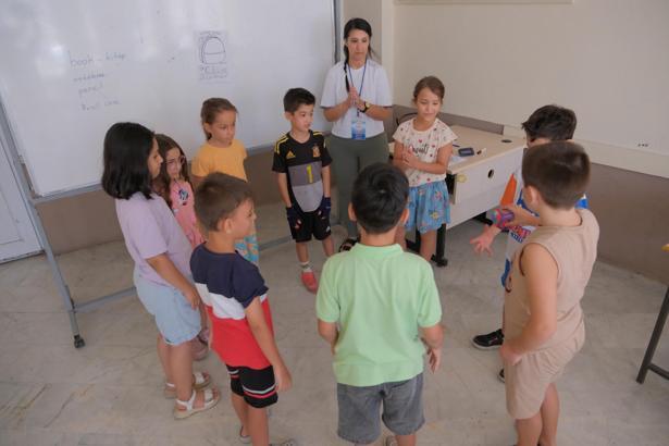 Aydın'da çocuklar yaz tatilinde İngilizce öğreniyor