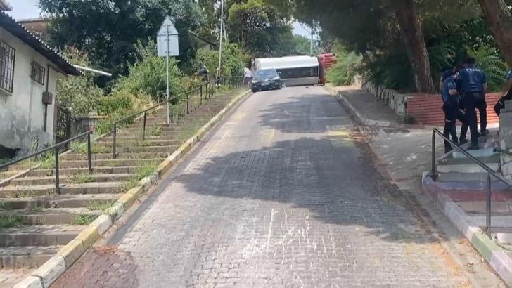 İstanbul- Üsküdar'da akaryakıt tankeri devrildi