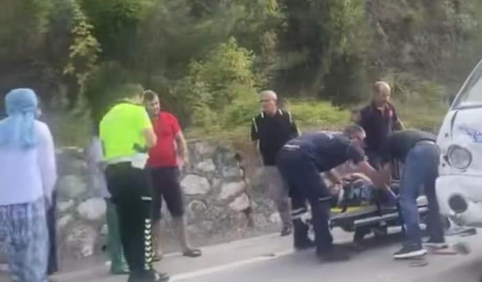 Bursa'da kamyonet ile otomobil çarpıştı: 4 yaralı