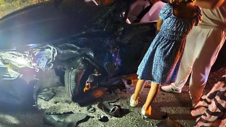 Alkollü sürücünün kullandığı hafif ticari araç ile otomobil çarpıştı: 3 yaralı