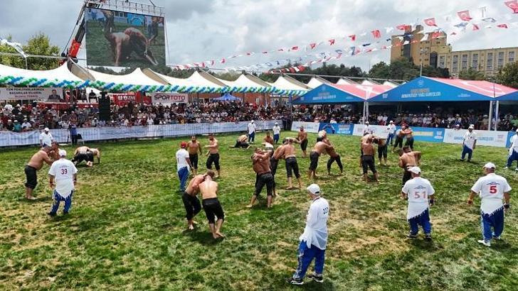 Arnavutköy Belediyesi, Geleneksel Yağlı Güreşler organizasyonu düzenledi