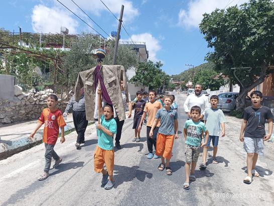 Hatay’da çocuklar yağmur duası geleneğini yaşattı