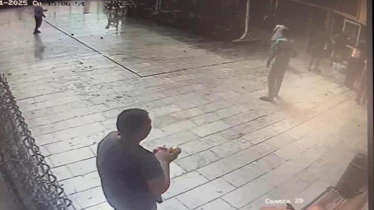 Engelli bireylerle bakıcıların su savaşı kamerada