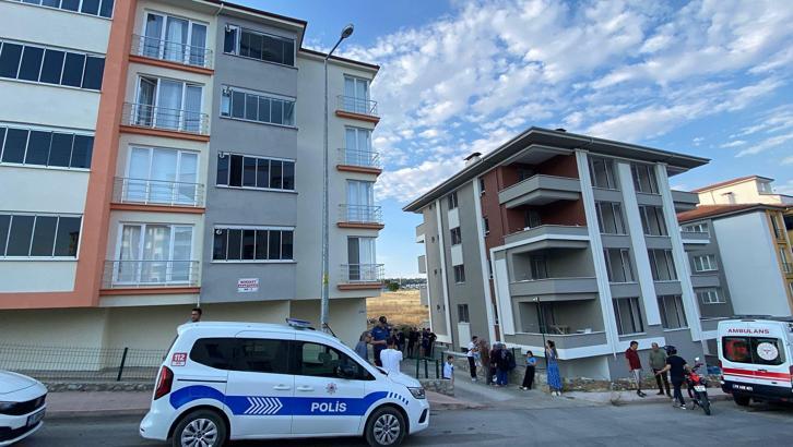 Boşanma aşamasındaki çift, yangın çıkan evde ölü bulundu