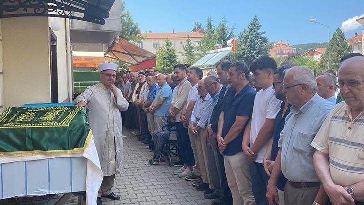 Evdeki yangında eşiyle birlikte ölen kadın toprağa verildi