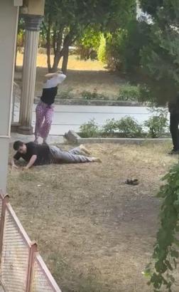 Tüfekle vurulan kişiye tişörtünü çıkarıp ilk yardım yaptı; o anlar kamerada