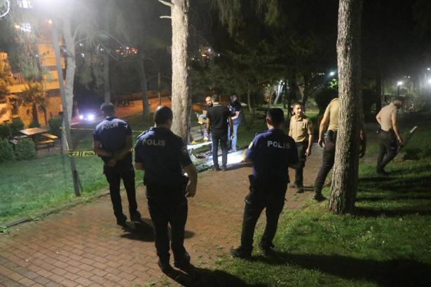 Parkta çıkan tartışmada kalbinden bıçaklanarak öldürüldü
