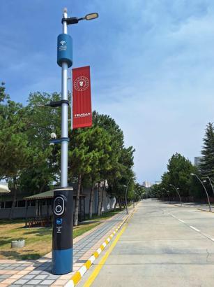 Şarj ve internet donanımlı akıllı sokak aydınlatmaları geliyor
