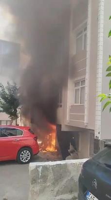 İstanbull - Fatih'te ecza deposunda yangın; patlama anları kamerada