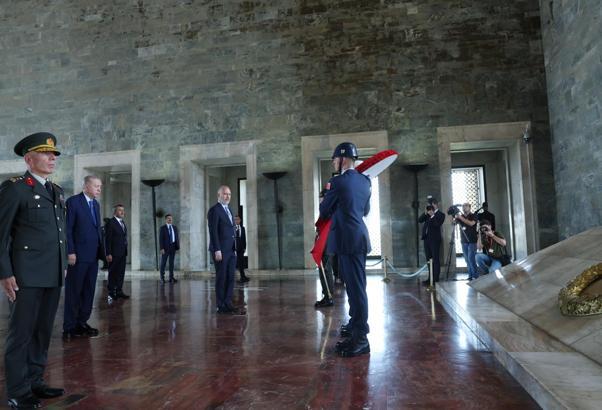 Cumhurbaşkanı Erdoğan ve YAŞ üyeleri Anıtkabir'de