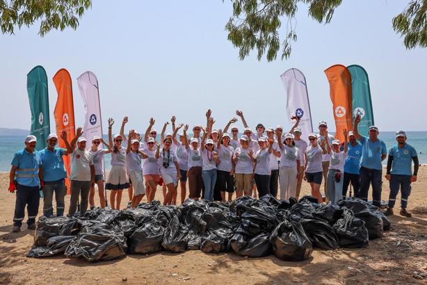 Akkuyu NGS çalışanları aileleriyle birlikte Büyükeceli Plajı’nı temizledi