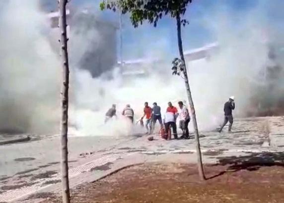 Park halindeki otomobil yandı