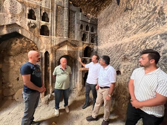 Nevşehir'de kayadan oyma odunluğun, 6 asırlık ibadethane olduğu ortaya çıktı