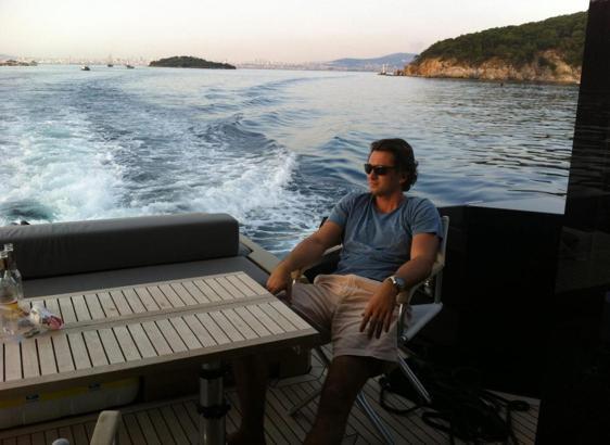 Yalova'dan Yunanistan'a açılan iş insanın teknesi parçalanmış bulundu, kendisi kayıp